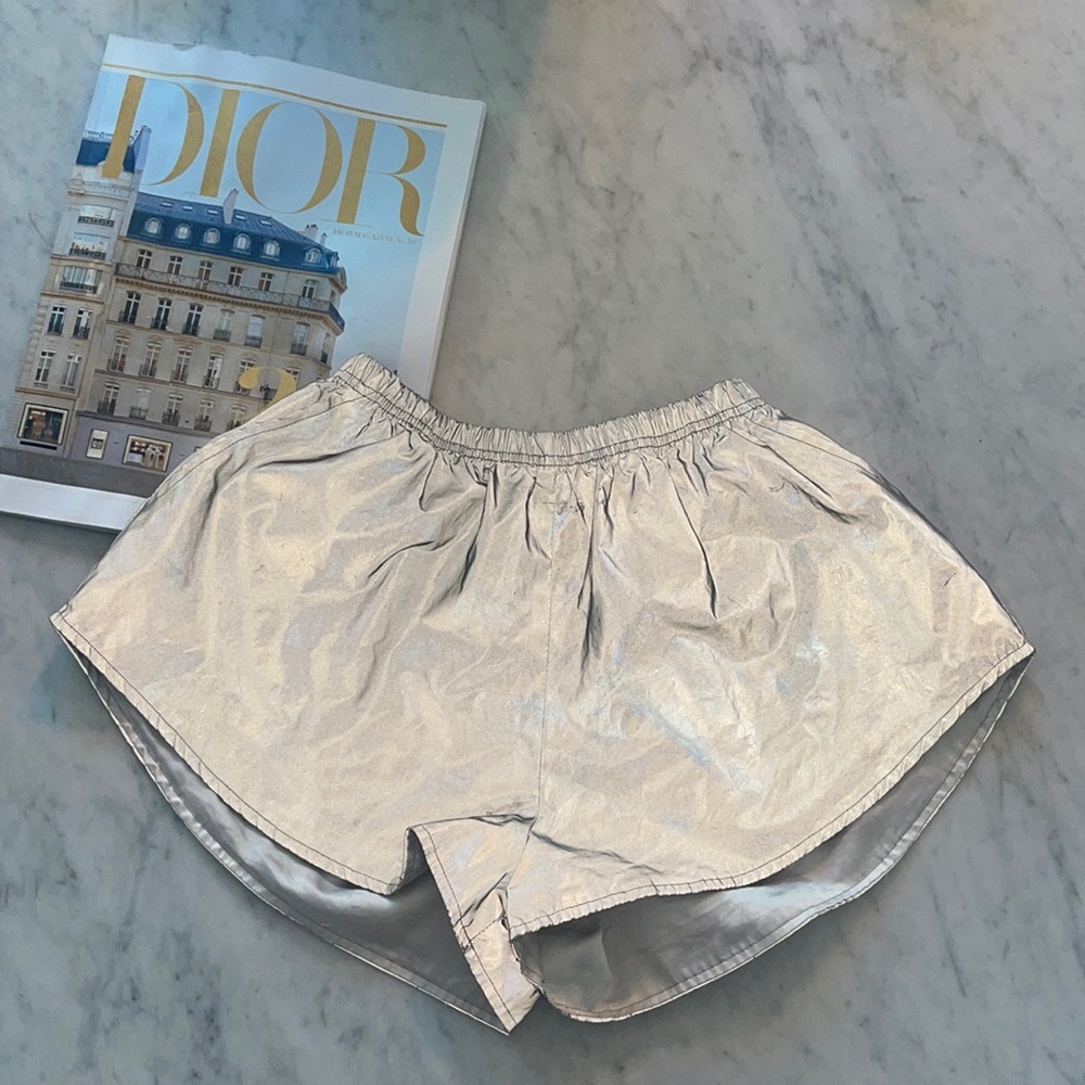 Glow Shorts 💡